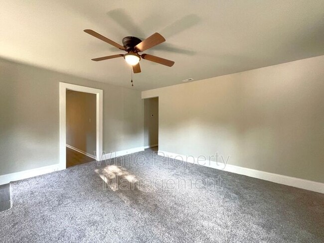 Photo - 706 Hillside St