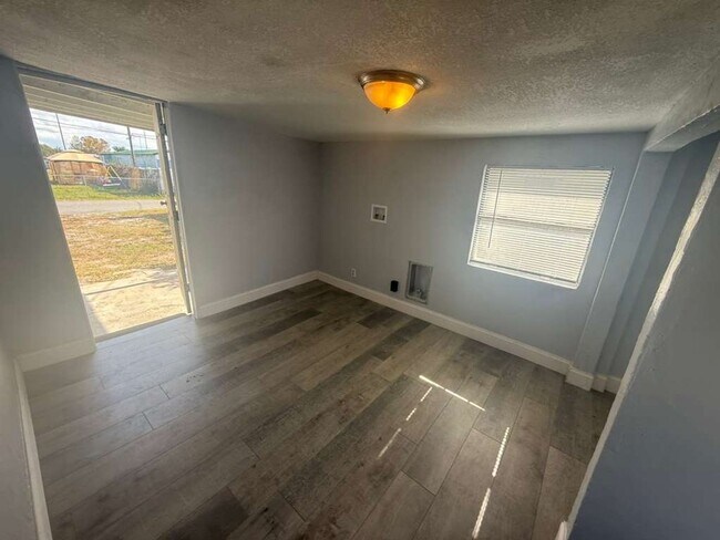 Photo - Lakeland 3/1 House- Ready Immediately