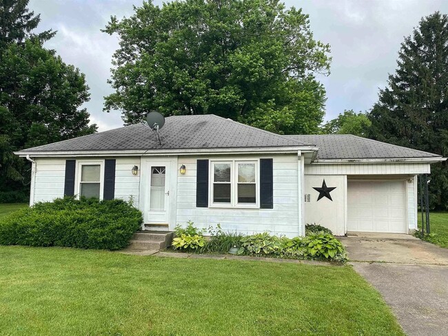 Fenced Yard and Garage - Fenced Yard and Garage Casa