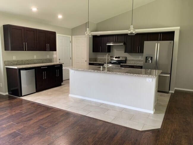 Photo - 3 bed/2 bath - Ready to Move In