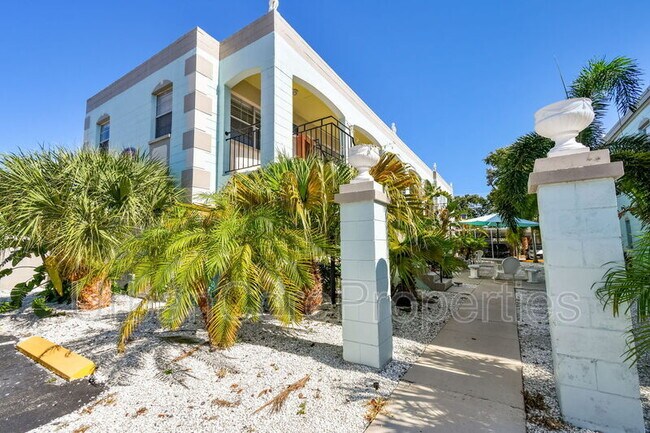 Photo - 321 24th Ave N Unidad #10