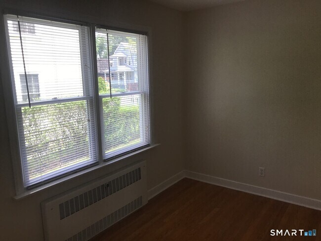 Photo - 720 Knapps Hwy