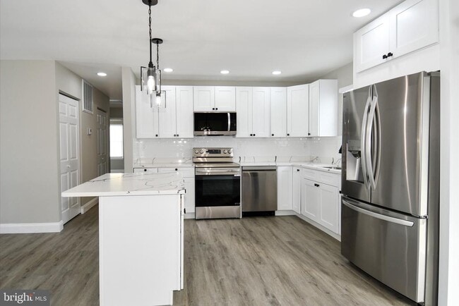 Building Photo - 2101 Norlinda Ave