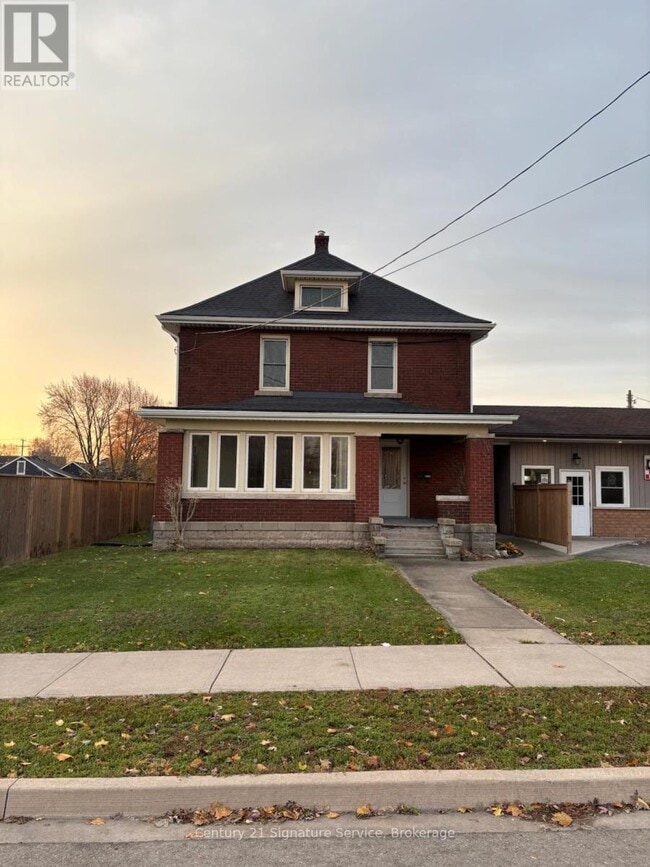 Photo - 92 Killaly St W