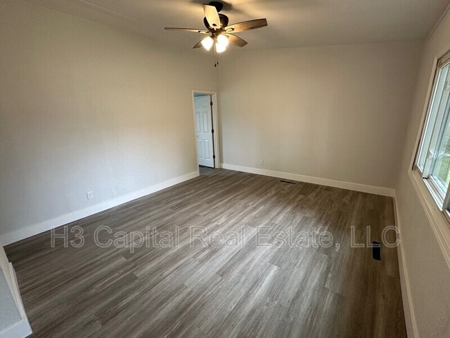 Photo - 3045 Dale Ave