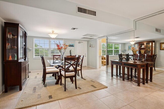 Photo - 3900 Oaks Clubhouse Dr Unit 409