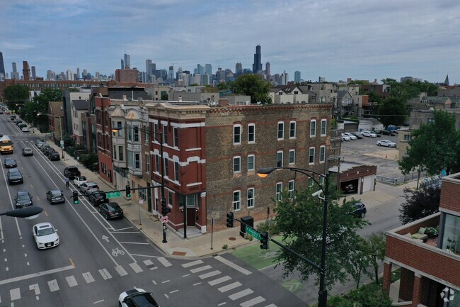 Building Photo - 1761 W Augusta Blvd Unit 2F Rental