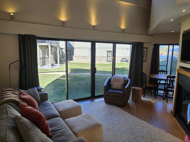 Living Room - 477 Ala Wai Blvd Unit 80