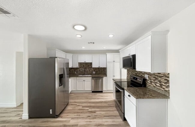 Photo - 3235 E Willetta St