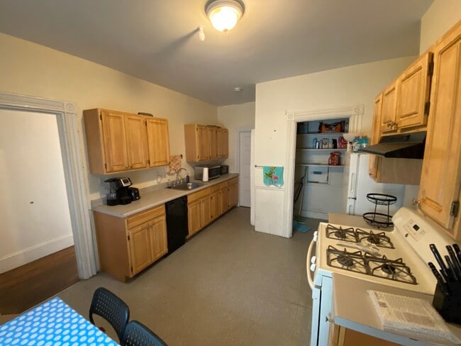 Photo - 140 Calumet St