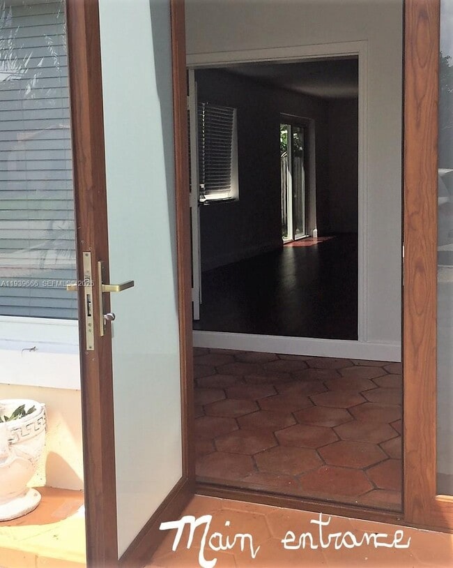 Photo - 1527 Adams St