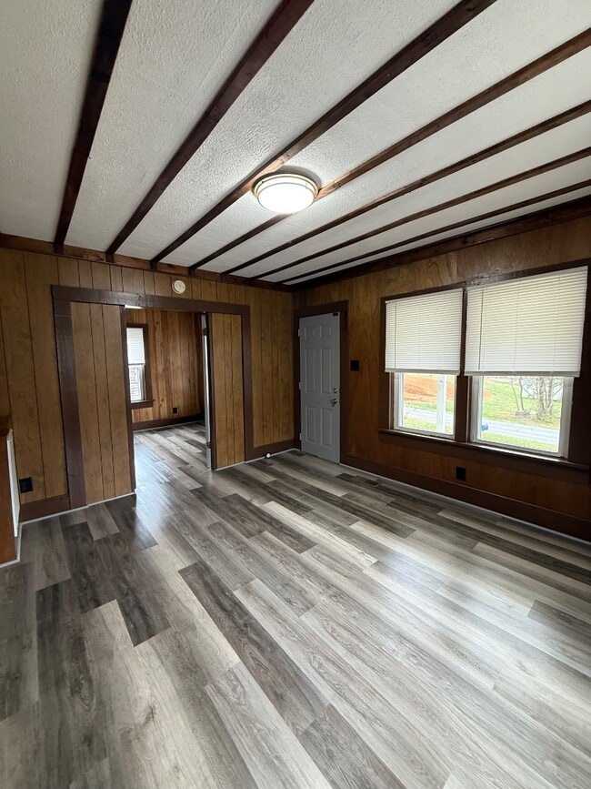 Photo - 221 Valley Pike Rd