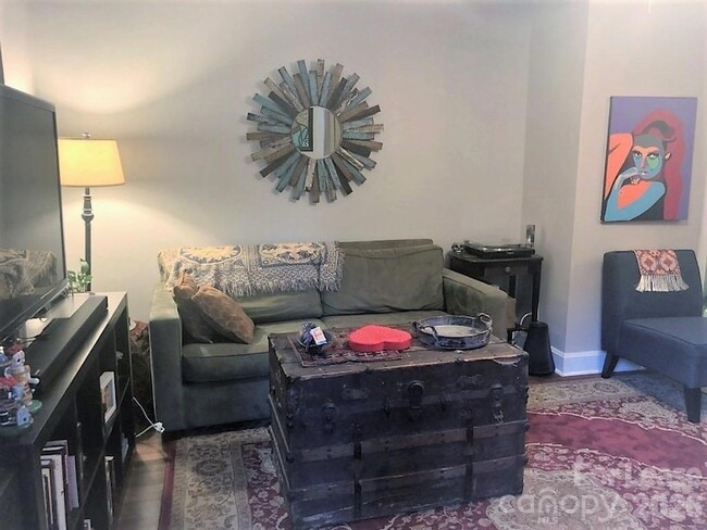 Photo - 2728 Holt St