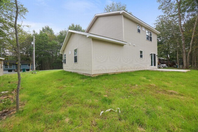 Photo - 8475 Bumble Bee Way