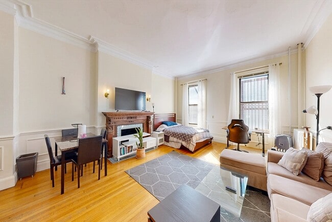 Building Photo - 231 Beacon St Unit 1R Rental