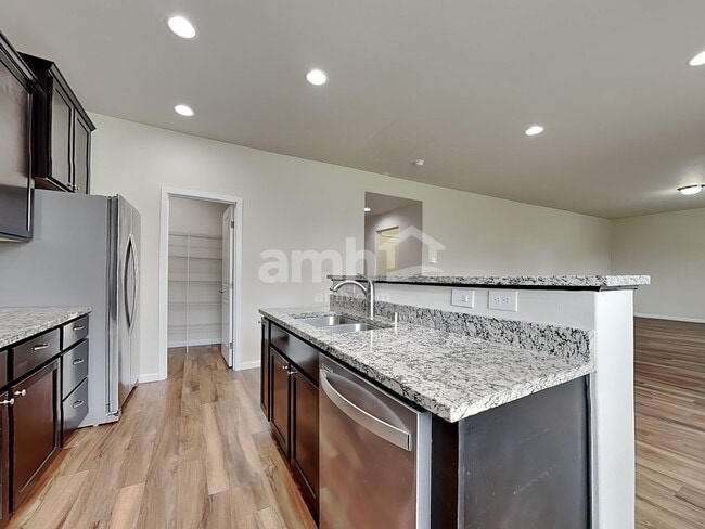 Photo - 2665 Link Ave