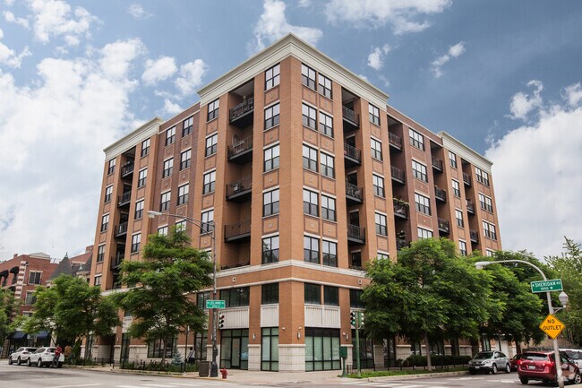 Building Photo - 950 W Leland Ave Unit 311 Rental