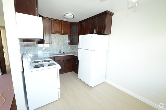 Building Photo - 21303 Oak St Unit -- Rental