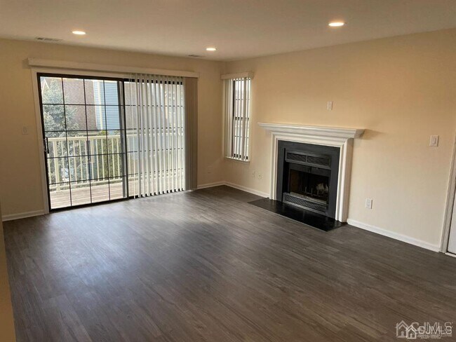 Photo - 297 Cozzens Ct