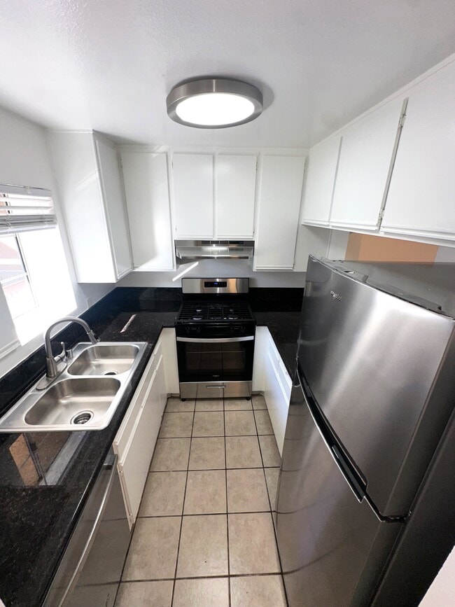 Photo - 8722 Burton Way