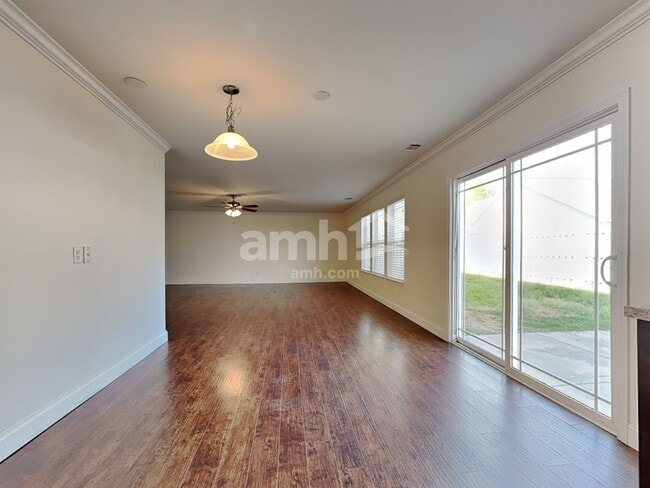 Photo - 126 Roseberry Cir