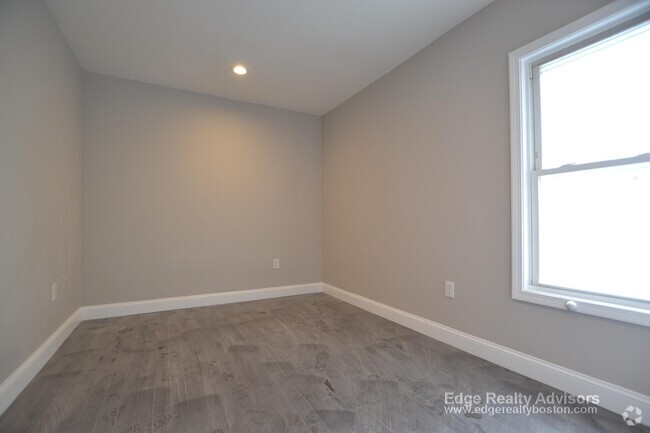 Building Photo - 81 Linden St Rental