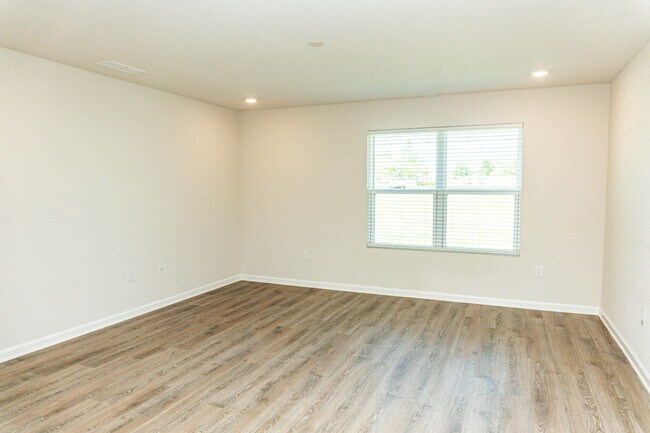 Photo - 202 Laurel Hl St