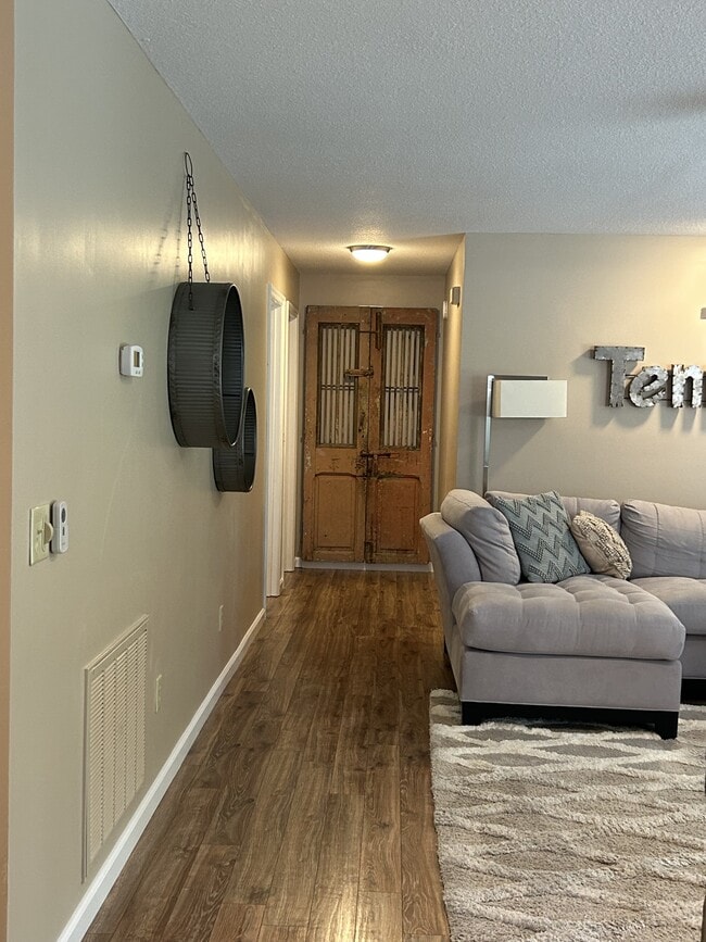 Photo - 203 Snead Dr