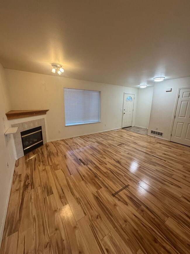 Building Photo - 5222 Leslie St Unit B