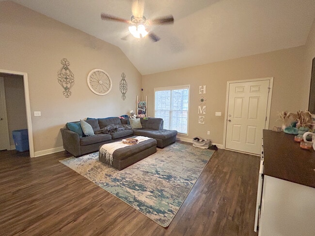 Photo - 101 Sweet Briar Trail