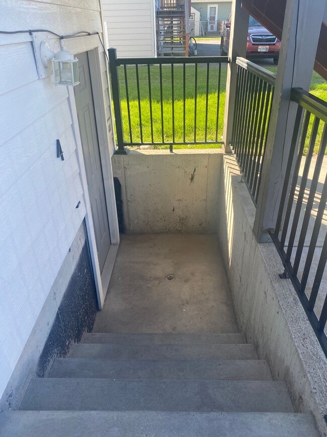 Building Photo - 212 Quinella St Unit 4 Rental