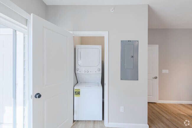 1 BR, 1 BA