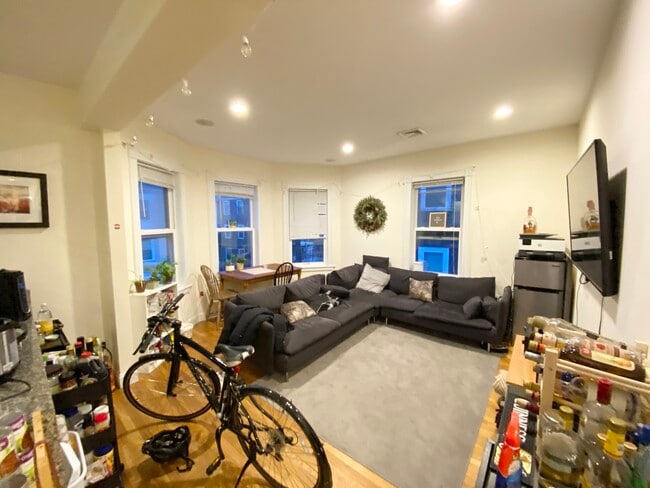 Building Photo - 5 Oswald St Unit 3