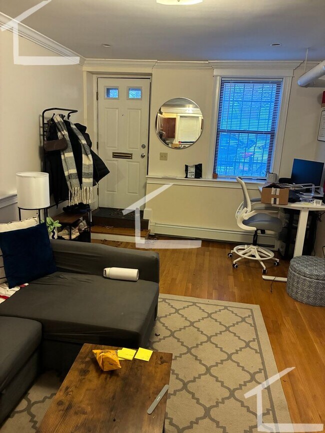 Photo - Nicely renovated 1 bed unit near the Green Line