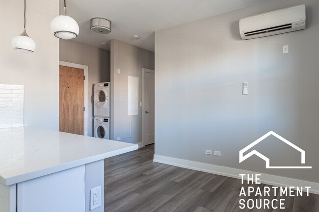 Photo - 3937 N Janssen Ave Unit W3