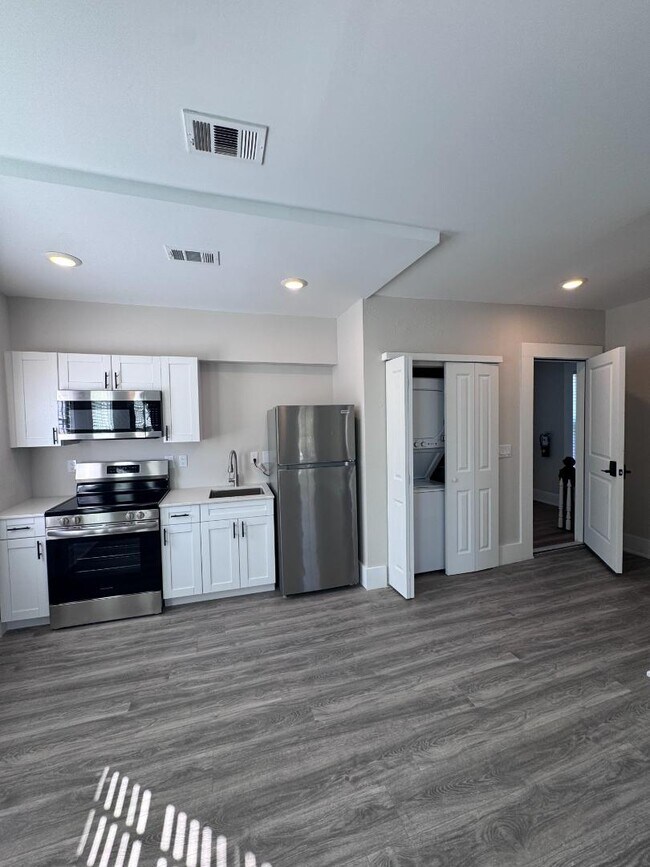 Photo - 300 E 3rd St