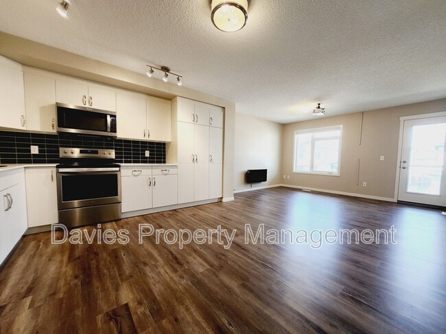 Photo - 17215-17219 9 Avenue Southwest