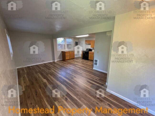 Photo - Cute as a button! Two blocks from WOU and Historical downtown Monmouth!