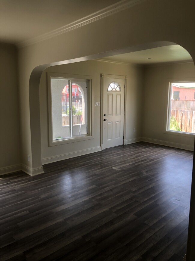 Front room and door - 112 E 88th Pl Townhome