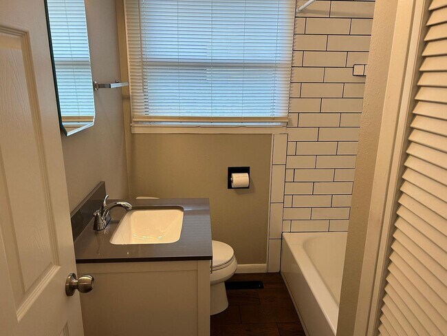 Photo - 1715 11th Ave SW