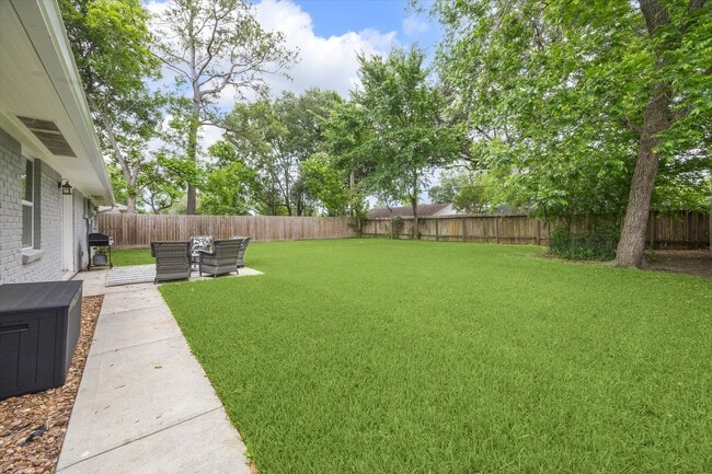 Building Photo - 5807 Duxbury St