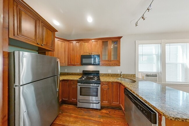 Photo - 737 Parker St