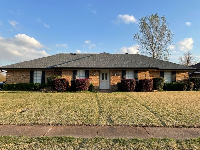 Building Photo - 4 BEDROOM GREENACRES BEAUTY! Rental