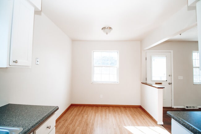 Photo - 653 Williamsville Ave