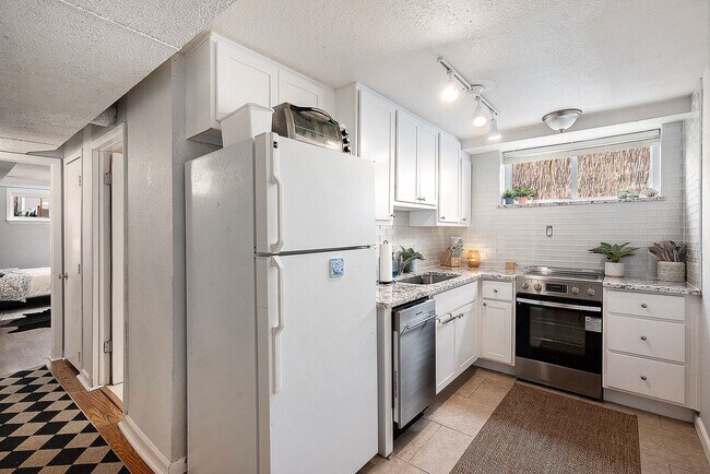 Photo - 2 Bedroom, 1 Bath Garden Level Unit in Park Hill Unidad #3247 B