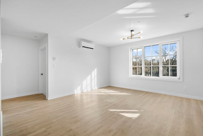 Photo - 139 Fifth Ave