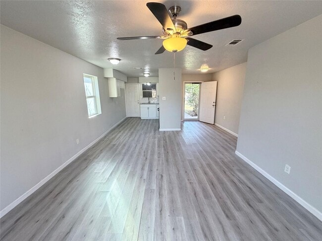 Photo - 214 S Texas St