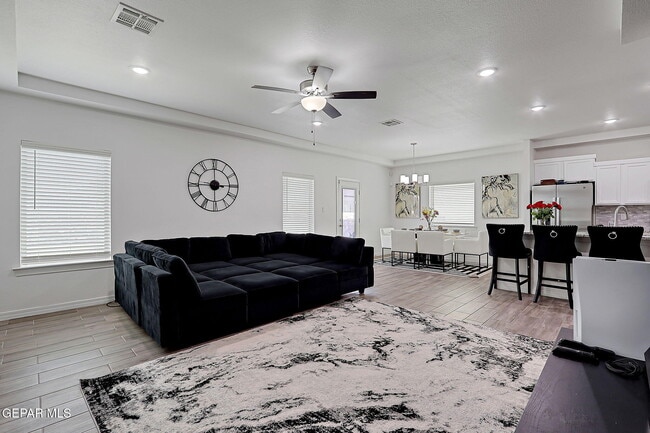 Photo - 12816 Linstead Ave