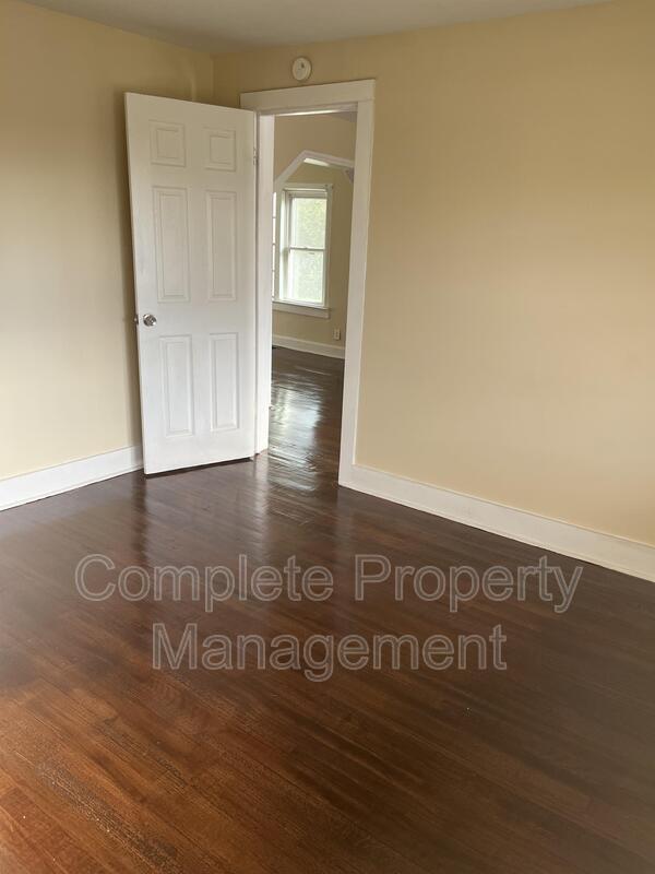 Photo - 2324 Treadwell Rd