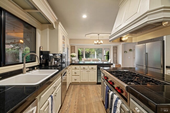 Photo - 470 Eastin Dr